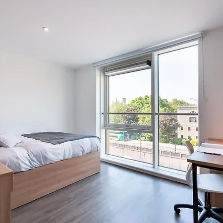 Relaxing Student-only At Print Hall In Бристоль